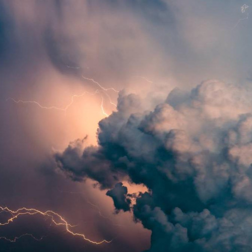 dezastru creat de inundatii: sute de gospodarii afectate si zeci de evacuari