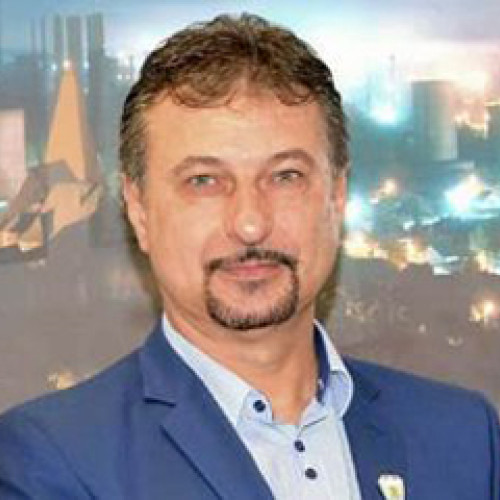 Primarul din Hunedoara cere sprijin pentru construcția unui nou stadion