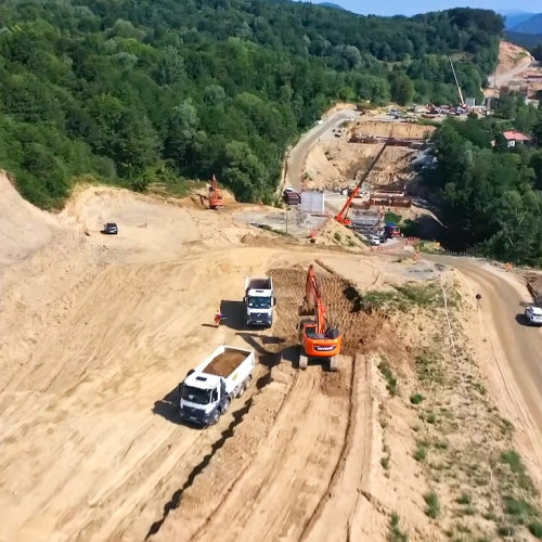Traseul lotului 3 al autostrăzii Sibiu - Pitești, surprins pentru prima dată în filmare aeriană