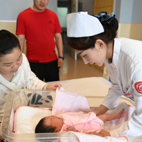 China anunță vouchere de aproximativ 420 de euro pentru fiecare copil pentru a încuraja nașterile