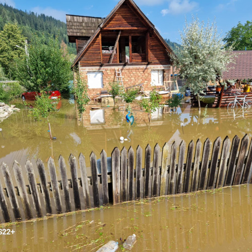 Trei tineri din județul Botoșani, afectați de inundațiile din Suceava, povestesc experiența lor