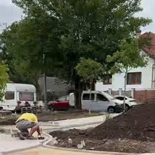 Primăria Alba Iulia amenajează un nou spațiu verde pentru relaxare și joacă pentru copii