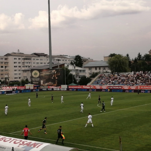 FC Botoșani a făcut o demonstrație clară în partida de luni împotriva Unirii Slobozia, câștigând cu scorul de 4-0 în etapa a treia a SuperLigii. Meciul s-a disputat pe teren propriu, iar gazdele au fost de neoprit.