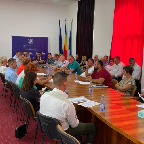 sedință a Colegiului Prefectural Dâmbovița. autoritățile și parlamentarii în care s-au dezbătut problemele cetățenilor