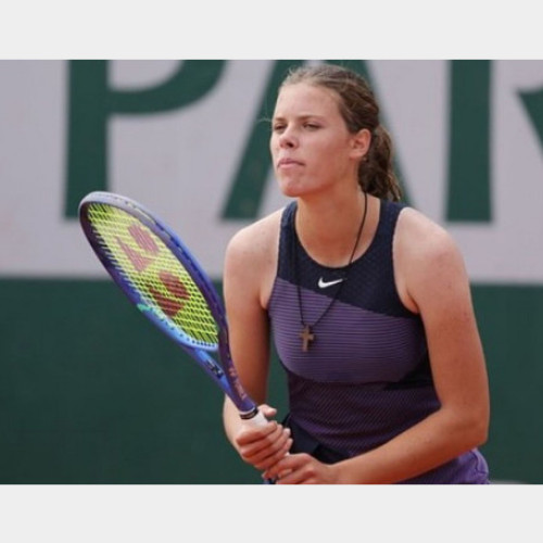 Giulia Safina Popa, tânăra tenismenă de doar 15 ani, continuă să impresioneze în circuitul mondial. Potrivit crisana.ro, sportiva legitimată la CSM Oradea și considerată una dintre cele mai promițătoare jucătoare din România a câștigat cel de-al optulea turneu ITF Juniors. Este vorba despre competiția J300 Bytom Open Polska, desfășurată între 22 și 27 iulie în Polonia. Turneul a fost disputat pe suprafața de zgură și face parte din circuitul ITF World Tennis Tour Juniors.