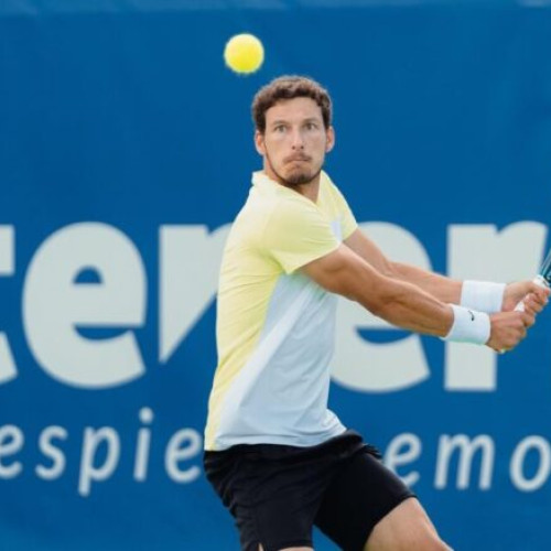 Tenismanul spaniol Pablo Carreno Busta, câștigător al turneului din 2022, a învins pe canadianul Liam Draxl cu scorul de 2-6, 6-4, 6-4 în primul tur al turneului ATP Masters 1.000 de la Toronto, conform newsbucuresti.ro. Competiția, dotată cu premii de peste 9 milioane de dolari, continuă cu meciuri importante.