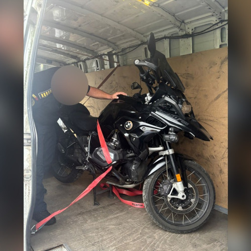 Polițiștii de frontieră au descoperit o motocicletă căutată pentru confiscare la punctul de trecere Racovat