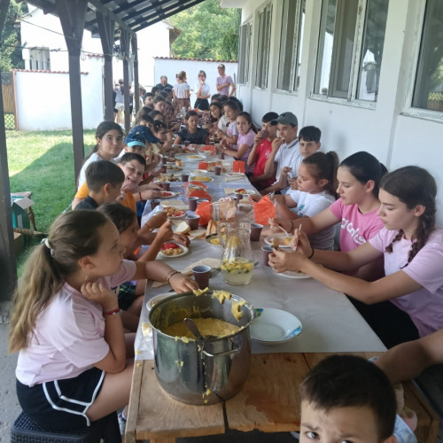 ocupatie de vara pentru copii la manastirea carlomanesti