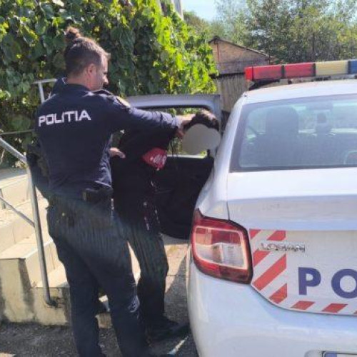 Politistii din Botosani au avut o zi plina de activitati, iar faptele prezentate in buletinul de presa al Inspectoratului de Politie Judetean Botosani arata amploarea problemelor legate de violenta si traficul rutier. Potrivit sursei, cinci barbati cu varste intre 34 si 49 de ani au fost retinuti de politistii Sectiei de Politie Rurala nr. 3 Hlipiceni. Acestia sunt suspectati ca ar fi agresat doi barbati, de 49 si 54 de ani, in apropierea unei stane din extravilanul comunei Albesti, in data de 28 iulie. Ancheta este in desfasurare pentru a stabili complet imprejurarile incidentului.