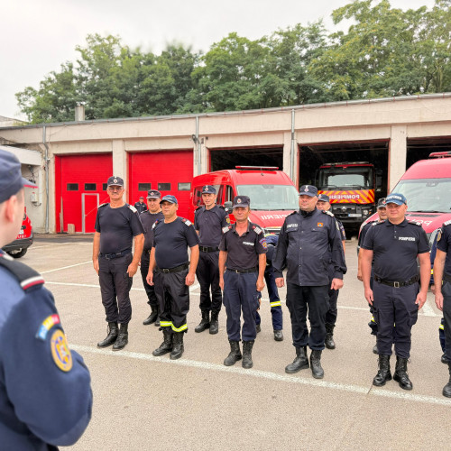 Pompieri din Botoșani și Dorohoi, ajutați de colegii lor din mai multe județe, au fost trimiși pentru a ajuta localitatea Broșteeni afectată de inundații
