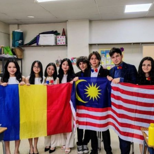 România a ajuns între cele mai bune 16 echipe din lume la concursul internațional de dezbateri