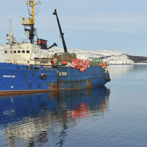 Kremlinul a convocat un diplomat norvegian la Moscova pentru a protesta împotriva deciziei Oslo de a limita activitatea navelor rusesti în apele norvegiene. Acesta acuză Norvegia că a încălcat acordul bilateral din 1976 privind cooperarea în domeniul pescuitului, după ce guvernul norvegian a interzis accesul navelor companiilor Norebo și Murman Seafood în porturi.