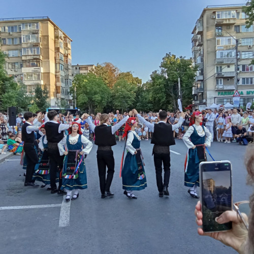 dansuri traditionale din Grecia la galati: un spectacol de energie și culoare