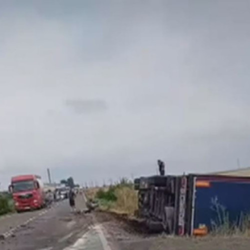 accident grav în Slobozia: o familie rănită după coliziunea dintre camion și mașină