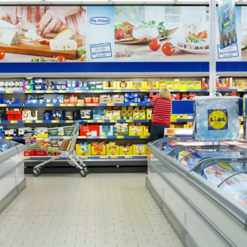 Lidl păstrează prețurile neschimbate pentru produsele de bază în luna august