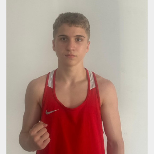 reprezentanți ai clubului sportiv orădean, CS Crisul Oradea, anunță participarea sportivilor la diferite acțiuni de selecție și pregătire națională. Potrivit informațiilor, pugilistul clubului, Mădălin Călugăr, se află în pregătire cu lotul național de juniori, la Călărași, fiind pregătit de antrenorii Viorel Crăciună și Miklos Mihai. Ulterior, Mădălin va pleca în Germania, unde va participa la o pregătire centralizată comună cu lotul național al Germaniei. Clubul transmite felicitări și mult succes sportivului.