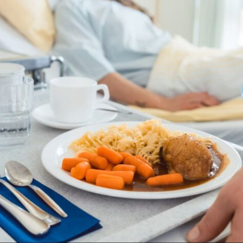 Spitalul Județean de Urgență Buzău a stabilit 20 de regimuri alimentare pentru pacienți, cu prețuri între 20 și 30 de lei, care acoperă toate mesele zilei, inclusiv meniu pentru medicii de garda