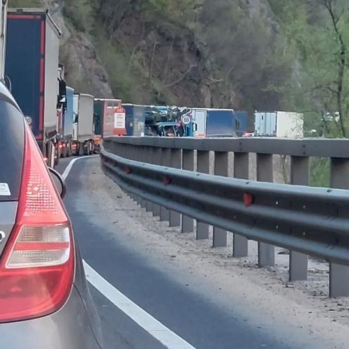 Lucrări de toaletare și tăiere a copacilor pe DN 1 în zona Poieni, Cluj