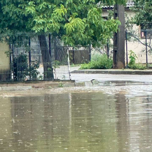 Inundații în Alba Iulia cauzate de ploi torențiale