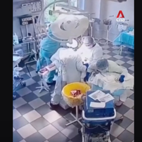 echipa de chirurgi continuă o operație în timpul unui cutremur puternic în Kamceatka