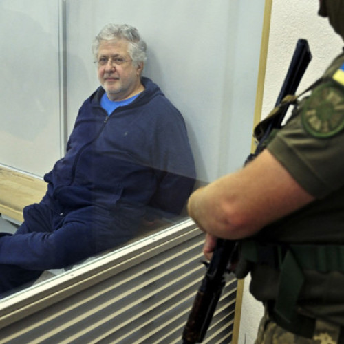 Igor Kolomoiski, fostul apropiat al președintelui ucrainean Volodimir Zelenski, a fost găsit vinovat de justiția britanică pentru delapidarea a aproape 2 miliarde de lire sterline de la PrivatBank, relatează digi24.ro. Acesta a fost acuzat că, împreună cu fostul său partener Ghenadi Bogoliubov, a pus la cale o schemă complexă de spălare de bani pentru a acoperi credite acordate unor companii, unele dintre ele având sediul în Regatul Unit.