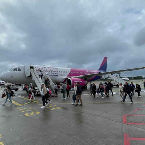 Transportul lichidelor în bagajul de mână va fi relaxat în anumite aeroporturi din România