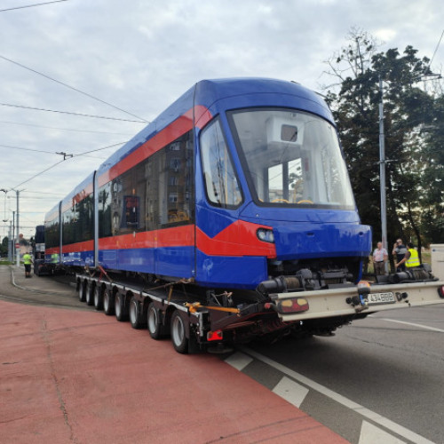 tramvai nou adus la oradea în cadrul proiectului de modernizare a flotei de tramvaie