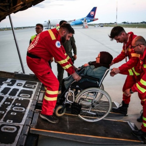 românia salvează vieți în gaza: 12 pacienți și 36 de membri ai familiilor lor evacuați cu un avion militar