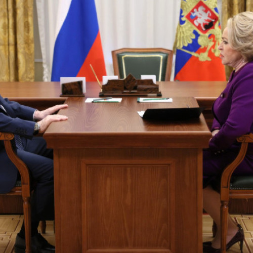 Valentina Matvienko, cea mai înaltă femeie din statul rus și una dintre cele mai apropiate aliațe ale lui Vladimir Putin, a atras atenția lumii printr-o apariție surprinzătoare la Geneva, săptămâna aceasta. Până atunci, ea a stat în umbră, fiind considerată o figură influentă, dar discretă, în cercul apropiat al liderului de la Kremlin.