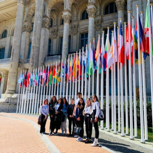 Încep înscrierile online pentru programul Voluntar PROEDUS 2.0, cel mai mare program de voluntariat din România destinat elevilor de liceu din București, anunță Primăria Capitalei.