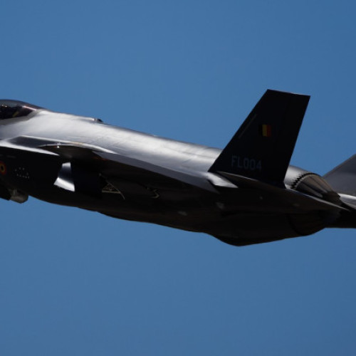 Avion F-35 al Marinei SUA s-a prăbușit în California, pilotul a fost salvat