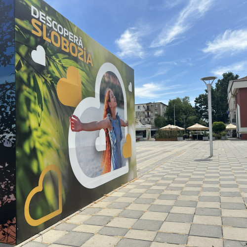 Slobozia se îndatorează din nou pentru proiecte locale, după ce consilierii municipali au aprobat recent un nou credit de 30 de milioane de lei, la solicitarea primarului Alexandru Potor. Orașul are deja trei credite active, iar în curând se va adăuga unul în plus, toate destinate finanțării unor investiții importante pentru comunitate.