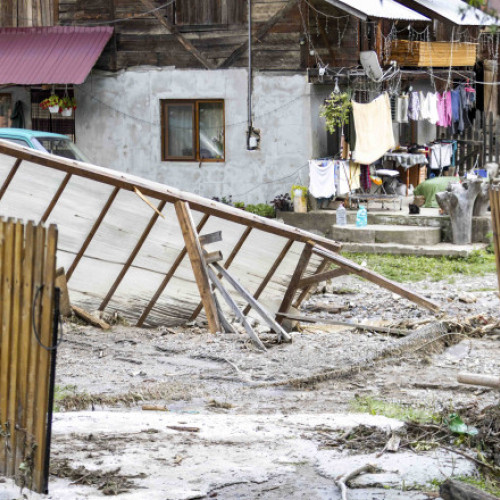 Ministra mediului vizită în zona afectată de inundatii din județul Suceava