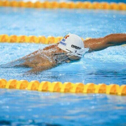 David Popovici câștigă finala nebună de la 100 m liber la Campionatul Mondial din Singapore