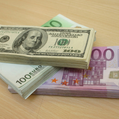 Pierdere a euro față de dolar în ultimele zile și impact asupra cursului leu