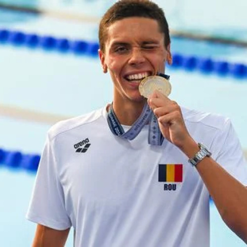 David Popovici construieste ziduri mentale pentru a-si mentine concentrarea, dupa ce a castigat medalia de aur la 100 m liber la Campionatele Mondiale de la Singapore, potrivit Reuters. Sportivul roman a marturisit ca, pentru a se izola de competitie, construieste aceste ziduri in jurul culoarului sau, astfel incat sa poata ramane focusat.