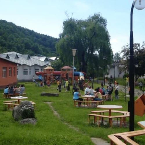 buzău: primăria vrea să preia patrimoniul taberelor școlare de la Arbanasi și Poiana Pinului