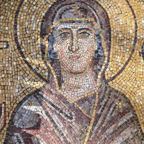 Postul Adormirii Maicii Domnului, cunoscut de popor ca postul Sfintei Marii, începe vineri, 1 august, și durează două săptămâni. Anul acesta, postul se va încheia tot într-o zi de vineri, conform Liturgicii Generale, ceea ce înseamnă o prelungire cu o zi față de programul obișnuit.