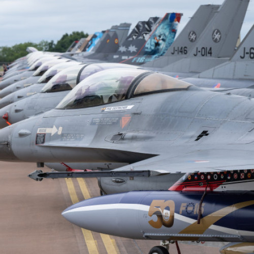 Ucraina adoptă strategii inovatoare pentru a-și proteja avioanele F-16 în războiul cu Rusia