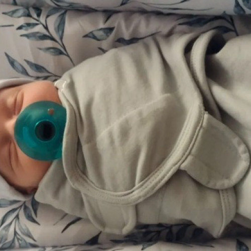 Cel mai „bătrân bebelus” din lume s-a născut în Statele Unite ale Americii după ce a fost păstrat în congelator timp de peste 30 de ani, conform unor informații recente. Băiețelul, numit Thaddeus Daniel Pierce, s-a născut pe 26 iulie în Ohio, fiind fiul lui Lindsey și Tim Pierce. Nașterea lui a fost posibilă grație unui embrion „adoptat” de la Linda Archerd, în vârstă de 62 de ani, care a păstrat embrionul în cryoconservare din 1994.