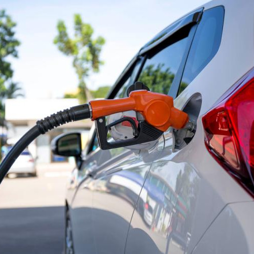 Creștere semnificativă a prețurilor la carburanți după noaptea de joi spre vineri