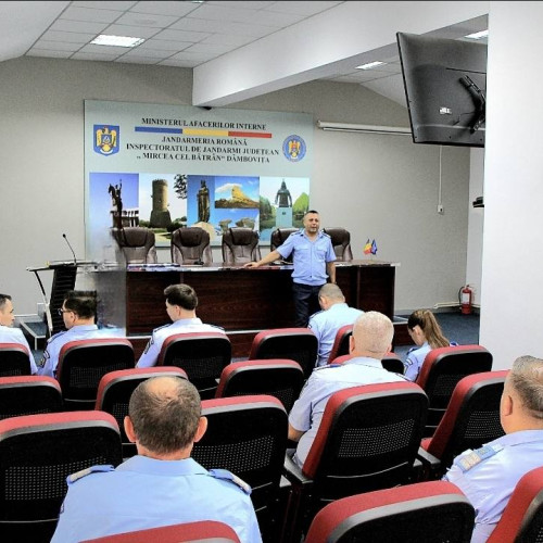 Jandarmi din Dambovița promovați în grad în cadrul unei ceremonii oficiale