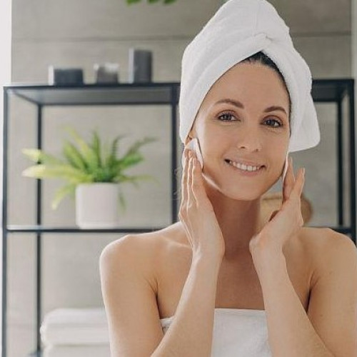 Obiceiuri zilnice pentru o piele sănătoasă, recomandate de dermatologi