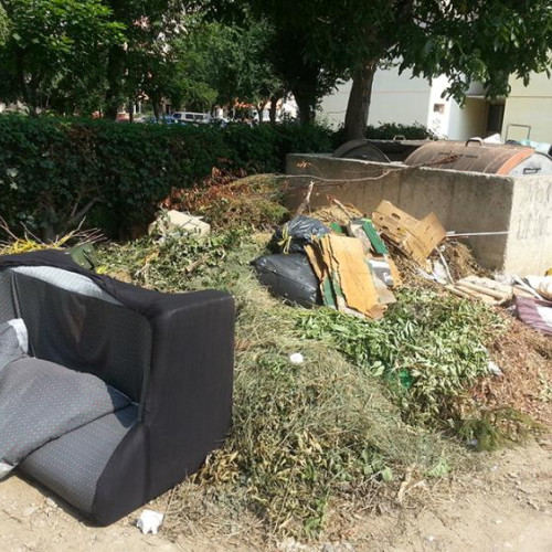 Locuitorii din Cluj-Napoca se plâng de depozitarea ilegală a deșeurilor voluminoase