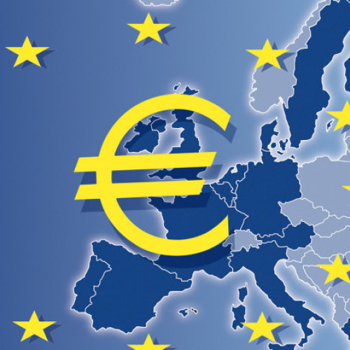 Economia zonei euro se apropie de stabilizare în iulie, indică un sondaj al companiei S&amp;P Global. Potrivit raportului, activitatea fabricilor a avut cel mai lent declin din ultimii trei ani, în condițiile în care tensiunile geopolitice și politica comercială imprevizibilă a SUA au crescut incertitudinile pentru companii.