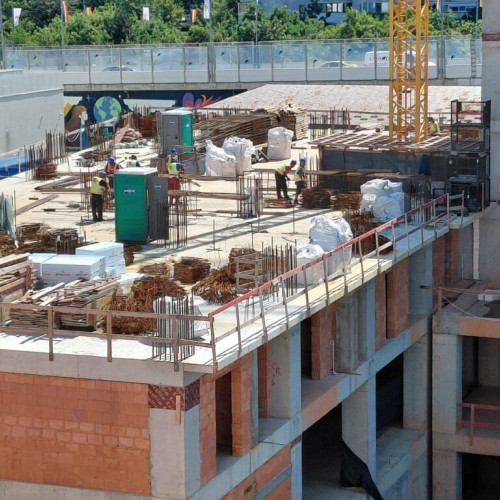 Bloc de pe Moara de Foc continuă lucrările, în ciuda măsurilor de sistare