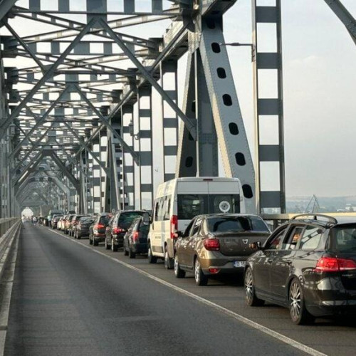 Trafic dificil pe DN5 din cauza lucrărilor de pe Podul Prieteniei