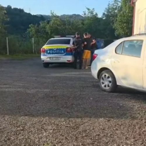 tânăr de 19 ani prins conducând fără permis și cu identitate falsă în vulcan