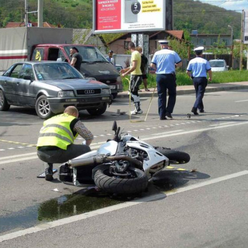Accident pe DN66 în Pui: două persoane rănite