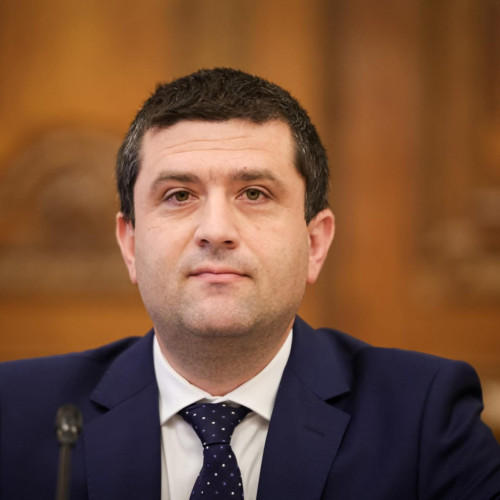 ministrul economiei, Radu Miruta, vizitează uzina mecanica din Cugir după incendiu